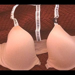 Logo T-Back Front Close Victoria’s Secret Demi Bra